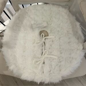 NWT 24” Cupcakes & Cashmere White Faux Fur Luxe Tree Skirt